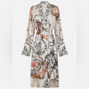 💕SOLD💕Camilla Split Cuff Soft Coat
De Haar Memoirs